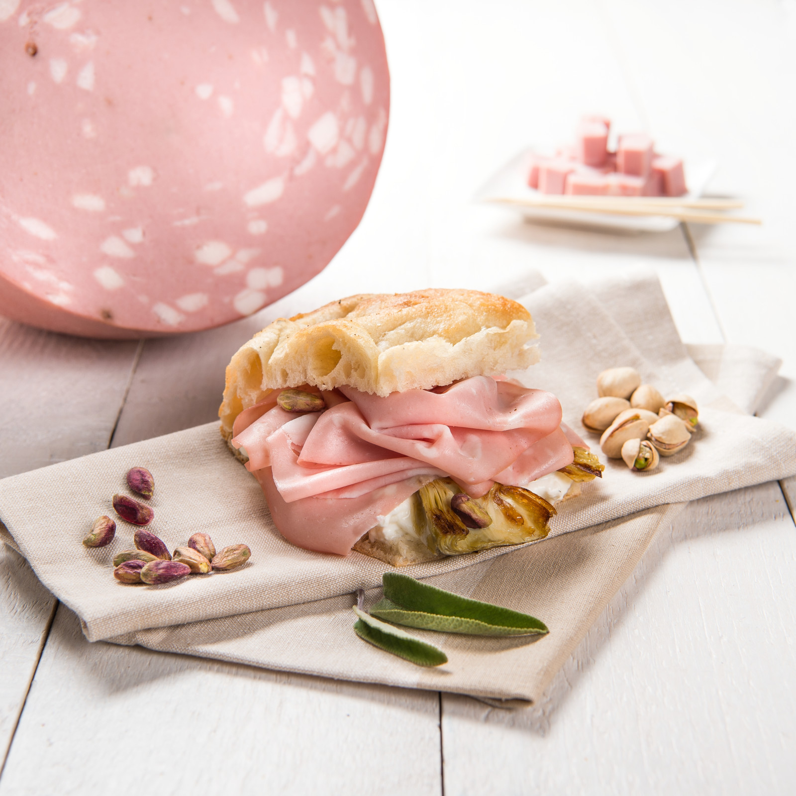 IL DELICATO con pizza bianca romana