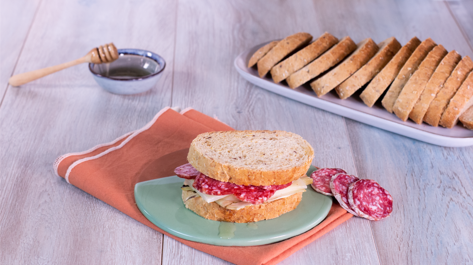 PANE AI 5 CEREALI con Salamini Italiani alla Cacciatora DOP