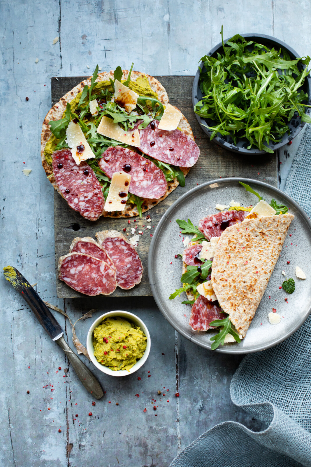 Piadina con Salame Felino IGP, crema di pisellini, rucola e Parmigiano Reggiano DOP