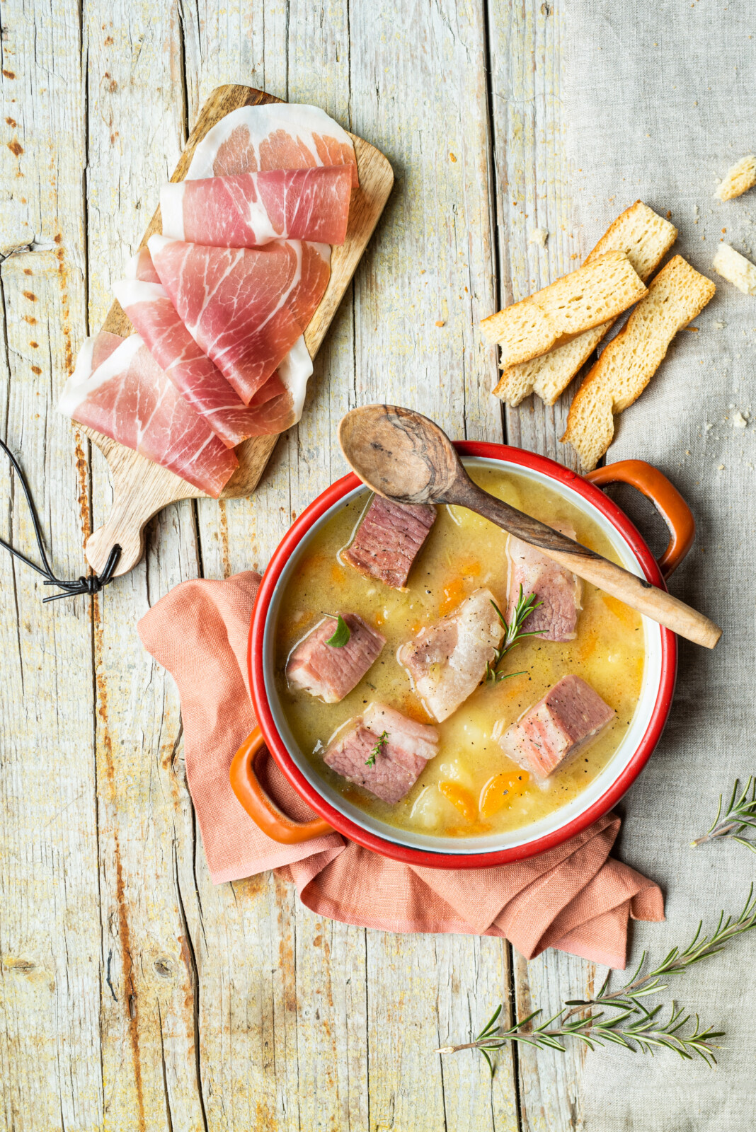 Spezzatino bianco di Prosciutto di Carpegna DOP, patate e vino Verdicchio dei Castelli di Jesi DOC