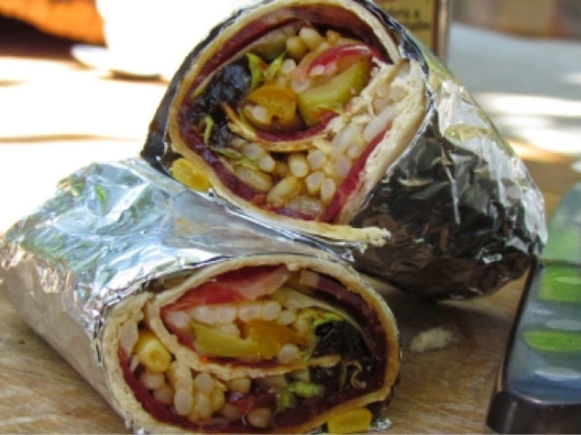 Simil-sushi in versione burrito con Bresaola della Valtellina IGP