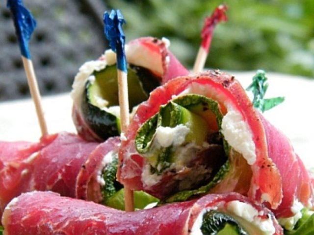 Involtini di Bresaola della Valtellina IGP con formaggio cremoso