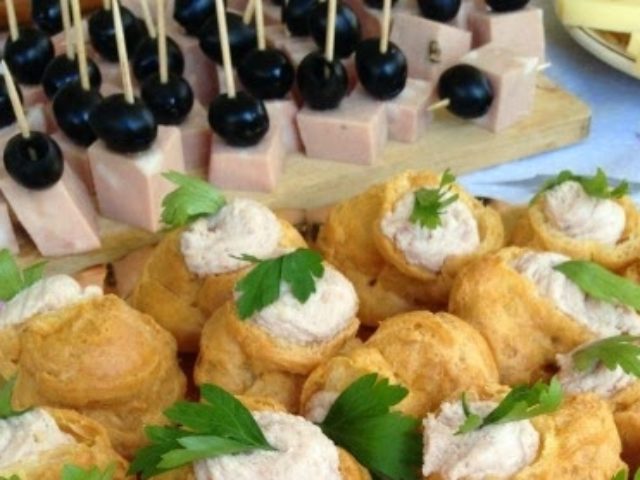 Bignè salati con mousse di ricotta e Mortadella Bologna IGP