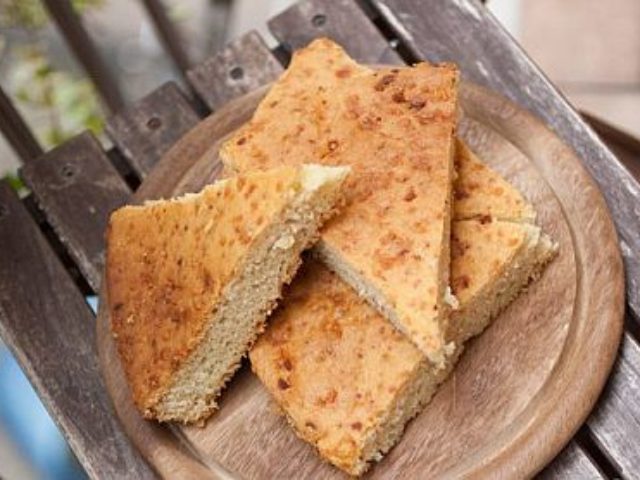 Focaccia al formaggio e Salame Brianza DOP