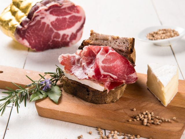 IL BOSCO con pane alle noci