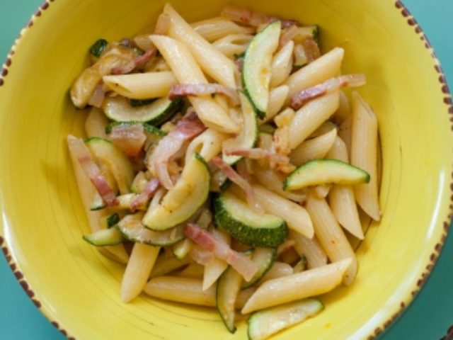 Penne rigate con zucchine e Pancetta di Calabria DOP