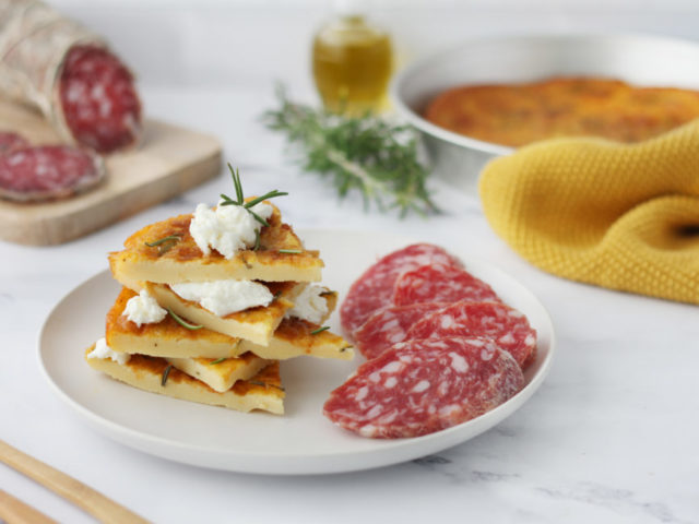 FARINATA DI CECI CON BURRATA E SALAME FELINO IGP 