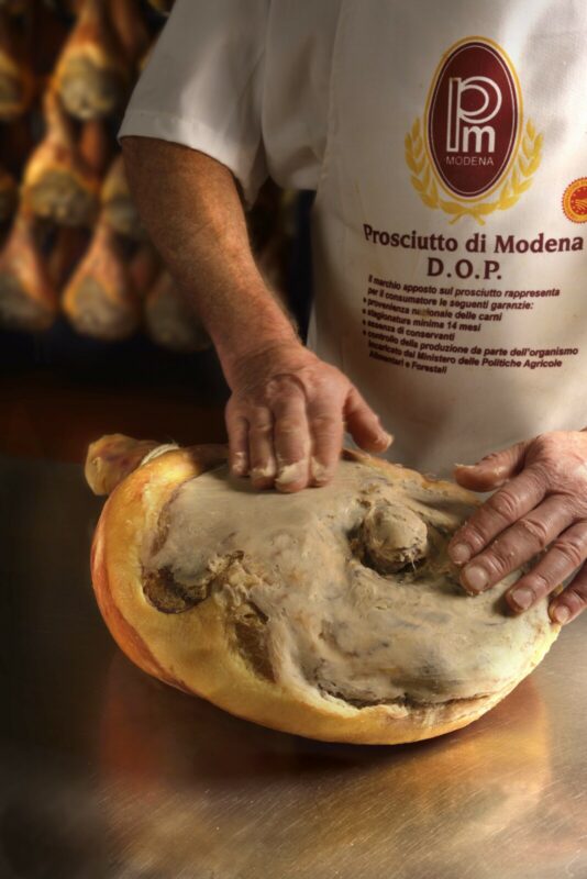 Il Consorzio del Prosciutto di Modena a Sana 2023 insieme ad altre eccellenze della Regione Emilia-Romagna
